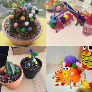 Detalle de pompones de colores para manualidades infantiles creativas.