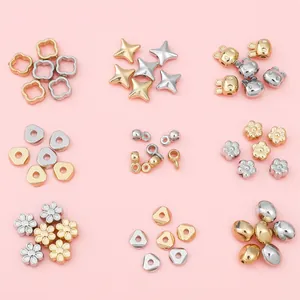 Gouden en zilveren CCB plastic kralen voor DIY sieraden maken op roze achtergrond