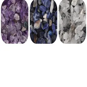 Detailansicht von 3-5mm Natur-Heilsteinen in den Farben Violett, Blau und Transparent
