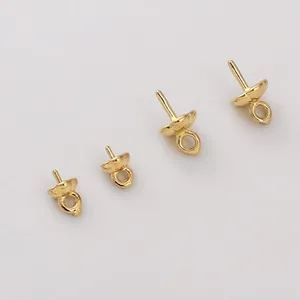 Vista macro detallada de capuchones de perlas bañados en oro 14K en cuatro tamaños