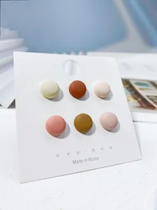 Set di 6 bottoni magnetici opachi colorati anti-esposizione su scheda del marchio