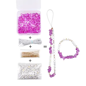 Handgefertigtes DIY-Set mit lila Glassplittern und Buchstabenperlen für Handyanhänger