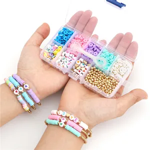 Umfangreiches DIY-Schmuckset mit bunten Heishi-Perlen aus Ton und Buchstabenperlen