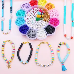 Kit de bijoux DIY en forme de fleur avec perles d'argile, perles alphabet et pompons