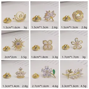 Detaillierte Collage von Kupfer-Zirkon-Broschen im koreanischen Stil mit Größenangaben