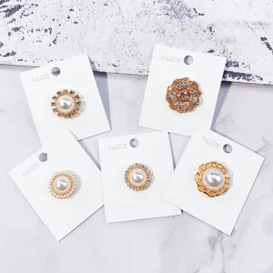 Eenvoudige Legering Kunstparel Strass Magnetische Broche Voor Dames Naaldloze Anti-Blootstelling Gesp Goud Zilver Elegante Bloem Broches Sieraden