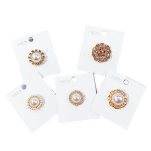 Set van vijf elegante magnetische broches met parels en strass voor overhemden en sjaals