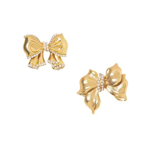 Spille a fiocco dorate eleganti con accenti di perle per giacche e maglioni chic