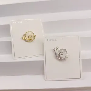 Koreanische Schnecken-Broschen mit funkelndem Zirkon in Gold- und Silberoptik