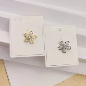 Elegante Blumenbroschen-Anstecknadeln mit zirkonia-besetztem Kupfer in Gold und Silber