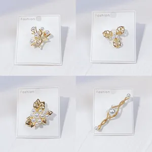 Elegante Perlen-Broschen-Kollektion mit Goldfinish und exquisiten Perlendetails für Damen