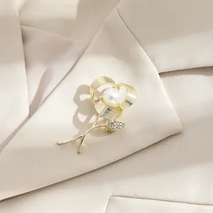 Minimalist Gold Plated Alloy Rose Flower Brooch For Women Geometric Floral Pin With Artificial Pearl Rhinestone Inlay Elegant Suit Lapel Pin Jewelry Accessory