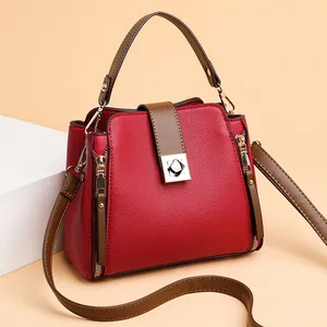 Elegante bolso de cubo rojo con correas marrones, bolso bandolera versátil para mujer