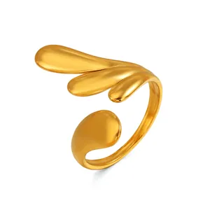 Elegante anillo ajustable de acero inoxidable bañado en oro con diseño de gota