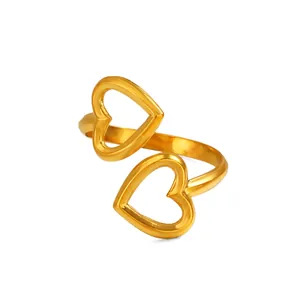 Eleganter goldfarbener Edelstahlring mit einem doppelten hohlen Herz-Bypass-Design