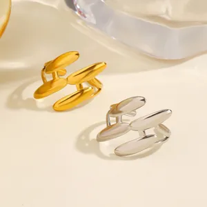 Elegante mehrlagige Edelstahlringe mit ovalem Design, verstellbar in Gold und Silber.
