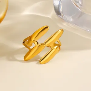Moderner minimalistischer vergoldeter ovaler Edelstahlring mit mehrlagigem Geometriedesign