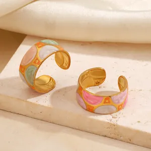 Elegantes anillos de banda ancha de esmalte de colores en acero inoxidable dorado estilo francés