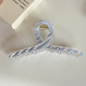Elegante blau gestreifte transparente Haarklammer für stilvolle Frisuren und Half-up-Looks
