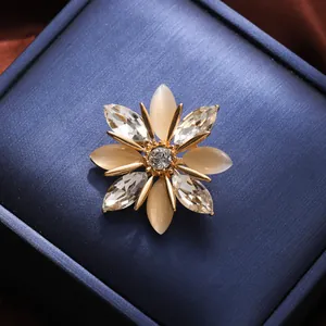 Broche de Copo de Nieve de Aleación de Oro de Lujo para Mujer Diamante de Imitación Vidrio Incrustado Accesorio de Joyería para Traje