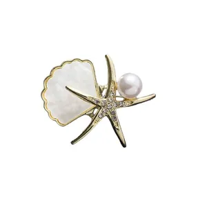 Eleganter Seestern und Muschel Perlenbrosche mit funkelnden Kristallen für Damen Accessoires