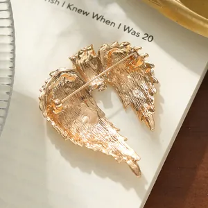 Retro golden wing feather alloy brooch for women with a vintage elegant design