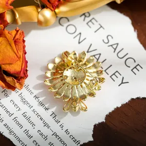 Detailed back view of a gold-colored alloy daisy brooch featuring a pin fastening.