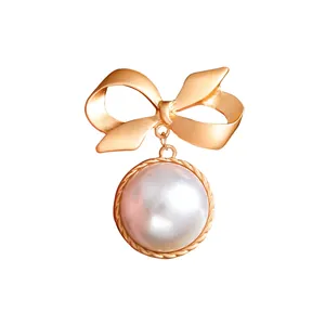 Elegante spilla a fiocco dorata con ciondolo in perla stile vintage accessorio donna