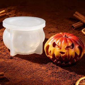 Vista dettagliata dello stampo in silicone a forma di zucca di Halloween e prodotto