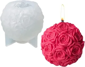 Detailansicht der Rosenkugel-Silikonform mit Darstellung der Form und fertiger Kerze