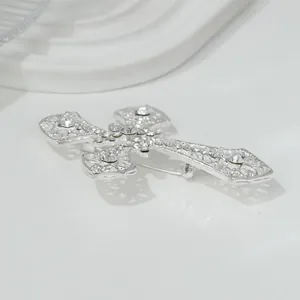 Eleganter silberfarbener Strass-Kreuz-Anstecknadel für Anzugjacken und Damenkleider