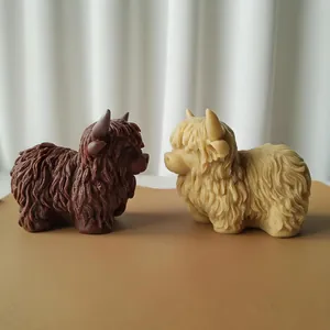 Vue détaillée de figurines de vaches écossaises finies en moules silicone DIY
