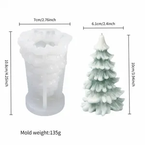 Detaillierte Abmessungen und 135g Gewichtsangaben für die Weihnachtsbaum Silikonform