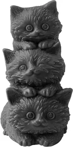 Gros plan sur la texture détaillée du pelage du moule en silicone de trois chats empilés