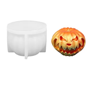 Dettaglio dello stampo in silicone a forma di zucca di Halloween e del prodotto finito