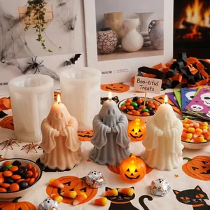 Vue détaillée de moules en silicone en forme de fantôme et bougies d'Halloween décoratives