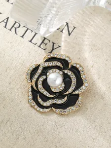 Eleganter schwarzer Kamelien-Anstecknadel mit Perle und Strass für Damenblazer