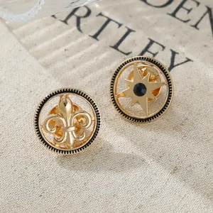 Elegant vintage gold round brooches with fleur-de-lis and star design for fashionable men