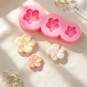 Dettaglio dello stampo in silicone a 3 cavità a forma di fiore per dolci e resina