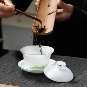 Elegantes mundgeblasenes Glas-Gaiwan-Tee-Set mit Goldrand und grünen Farbakzenten
