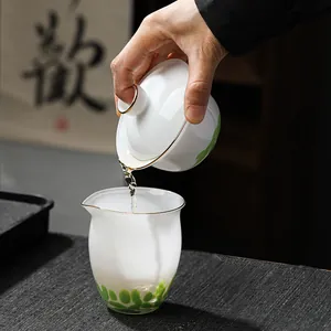 Elegantes mundgeblasenes Kung-Fu-Teeset aus Glas mit grünen Punkten, Gaiwan und Kännchen