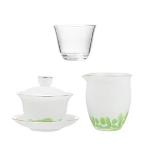 Handgeblasenes Kung Fu Teeset aus Glas mit grünen Punkten und Goldrand inklusive Gaiwan