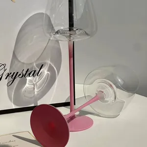 Elegantes Kristall-Weinglas-Set mit pinkfarbenem Stiel für Bordeaux-Weine