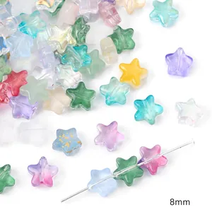Detalle de cuentas de vidrio en forma de estrella de 8 mm para accesorios de joyería DIY.
