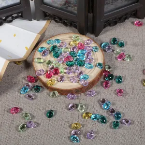 Vue détaillée de perles en verre colorées en forme de tulipe pour bijoux Hanfu