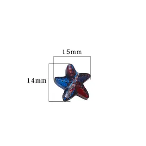 Vista dettagliata della perla di vetro a forma di stella marina rossa e blu da 15 mm x 14 mm