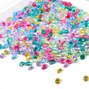 Perles en verre en forme de tulipe pour colliers DIY et accessoires de coiffure.