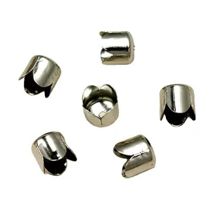 Calottes de perles en forme de fleur argentée pour la création de bijoux DIY.