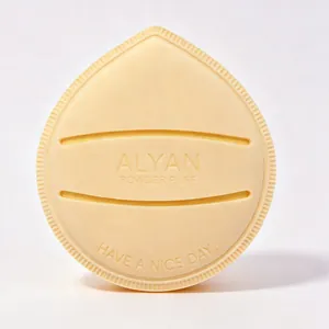 Piumino per cipria ALYAN giallo a forma di goccia per un trucco liscio e uniforme.