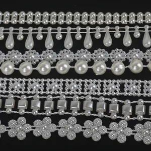 Detail of various off-white ABS imitation pearl chain trims for DIY accessories.